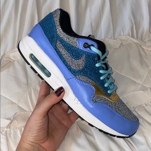 NIKE AIR MAX
